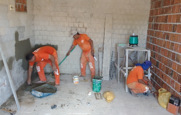 Detentos-do-CDP-de-Apodi-realizam-trabalho-de-construção-do-Centro-Cirúrgico-de-maternidade