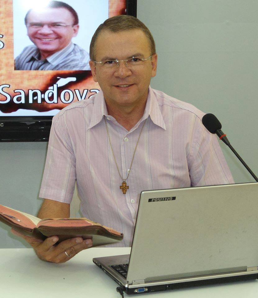 Padre Sandoval Matias é o novo pároco de Equador